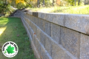 Retaining-wall-closeup-Between-the-Edges-landscaping-AugustaGA